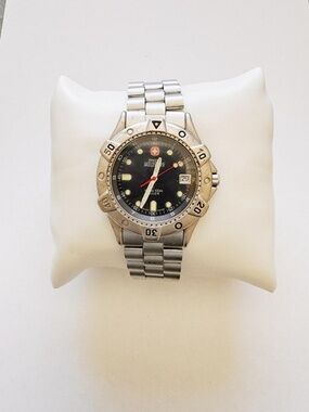 Swiss Military Men’s Diver Watch 100M Black Dial Stainless Steel 38mm Running